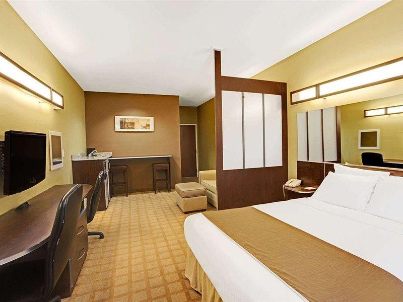 Microtel Inn & Suites By Wyndham Bryson City Bagian luar foto