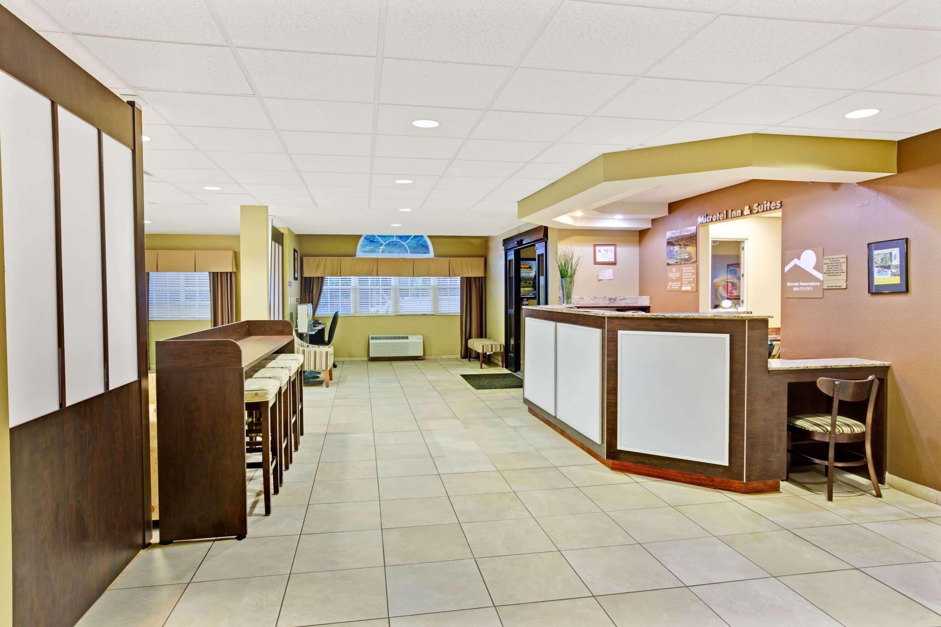 Microtel Inn & Suites By Wyndham Bryson City Bagian luar foto