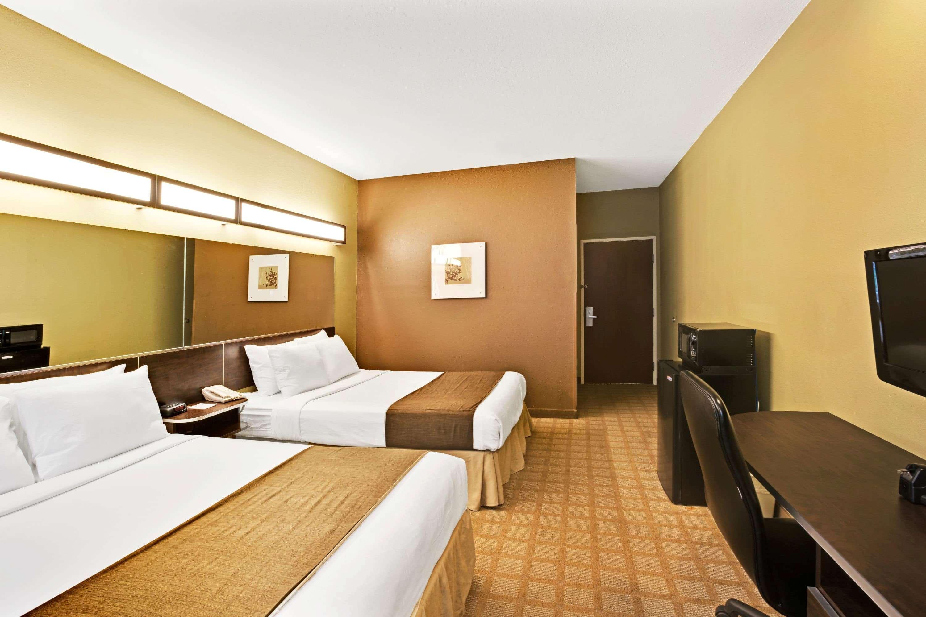 Microtel Inn & Suites By Wyndham Bryson City Bagian luar foto
