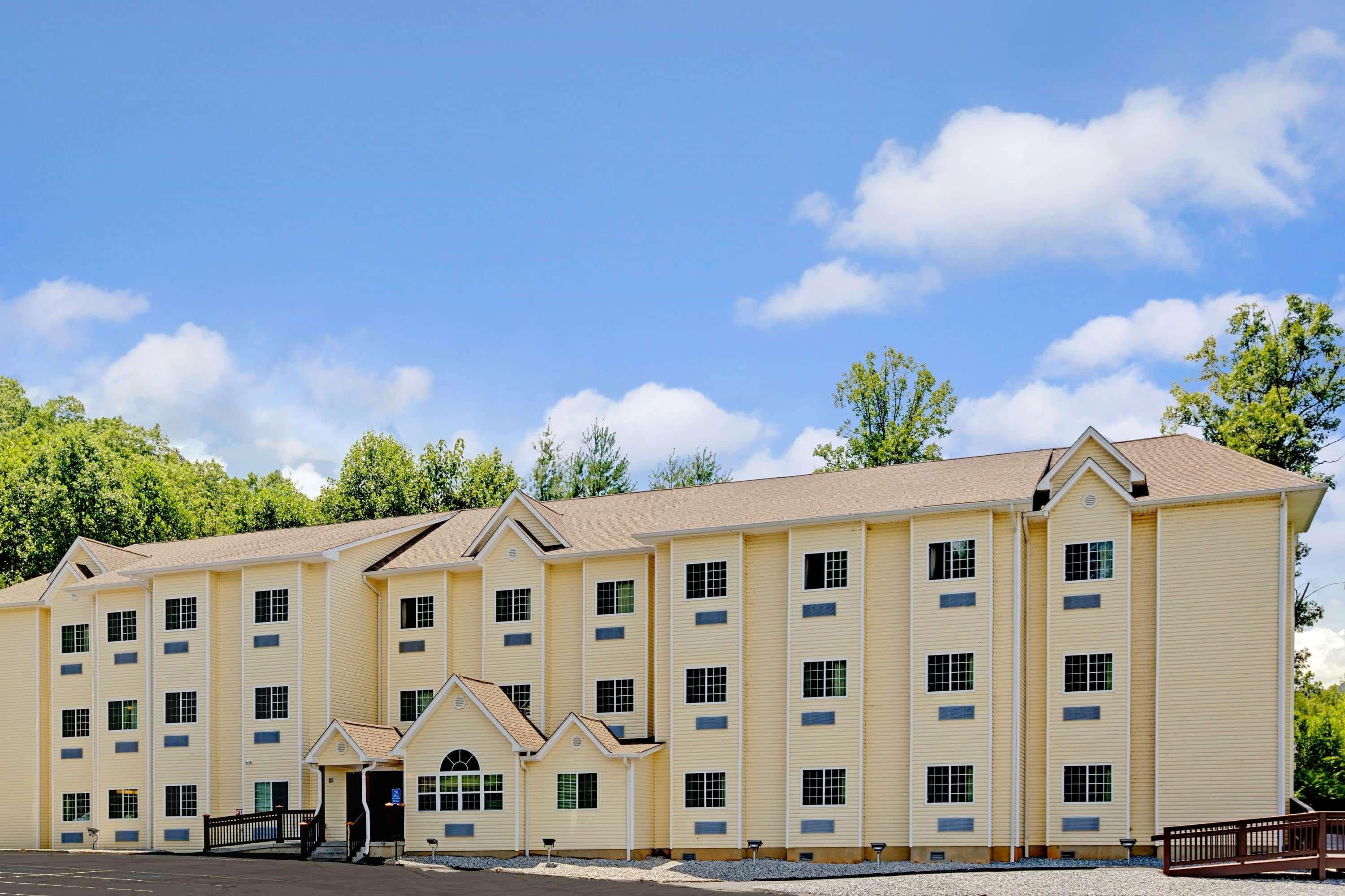 Microtel Inn & Suites By Wyndham Bryson City Bagian luar foto