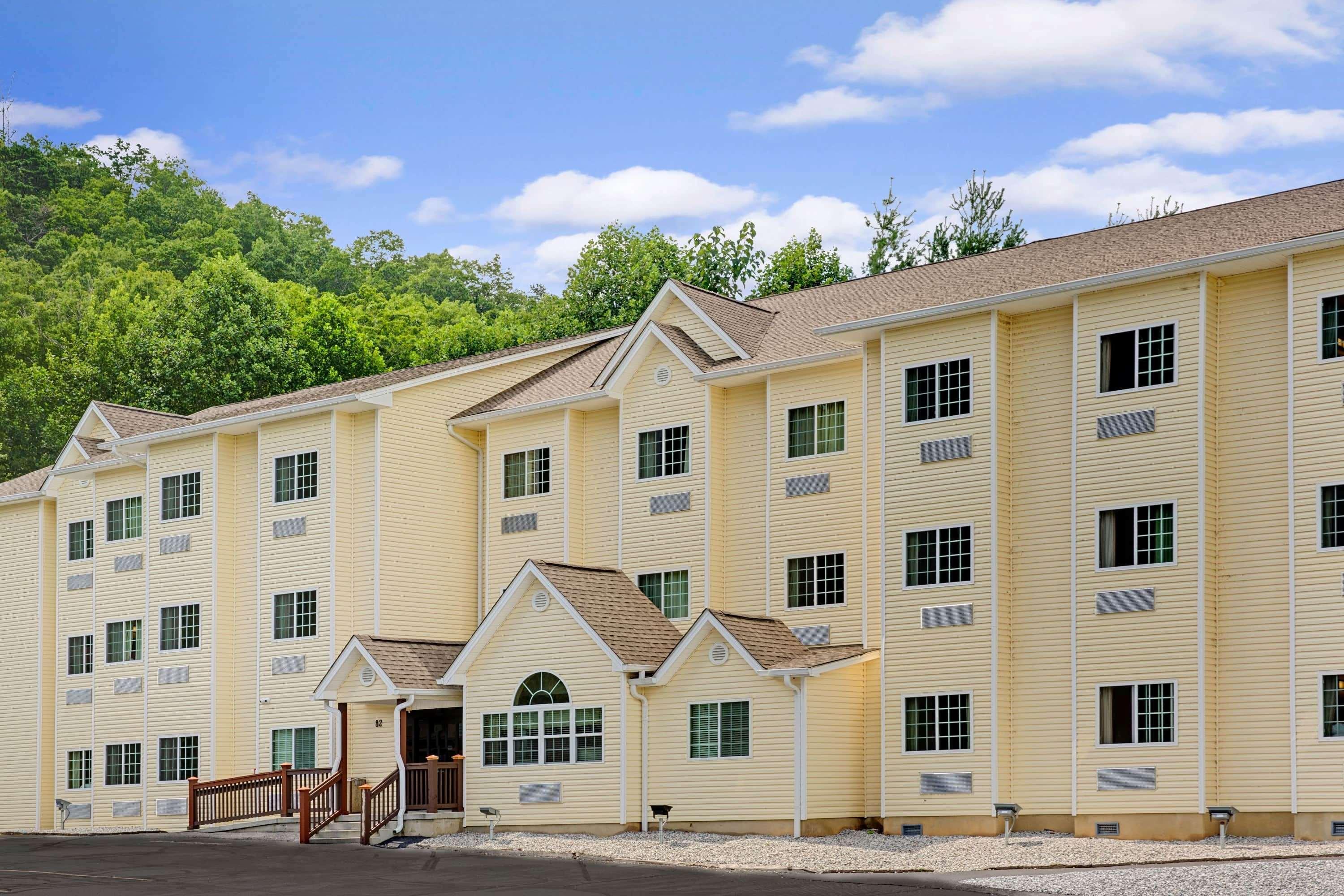 Microtel Inn & Suites By Wyndham Bryson City Bagian luar foto