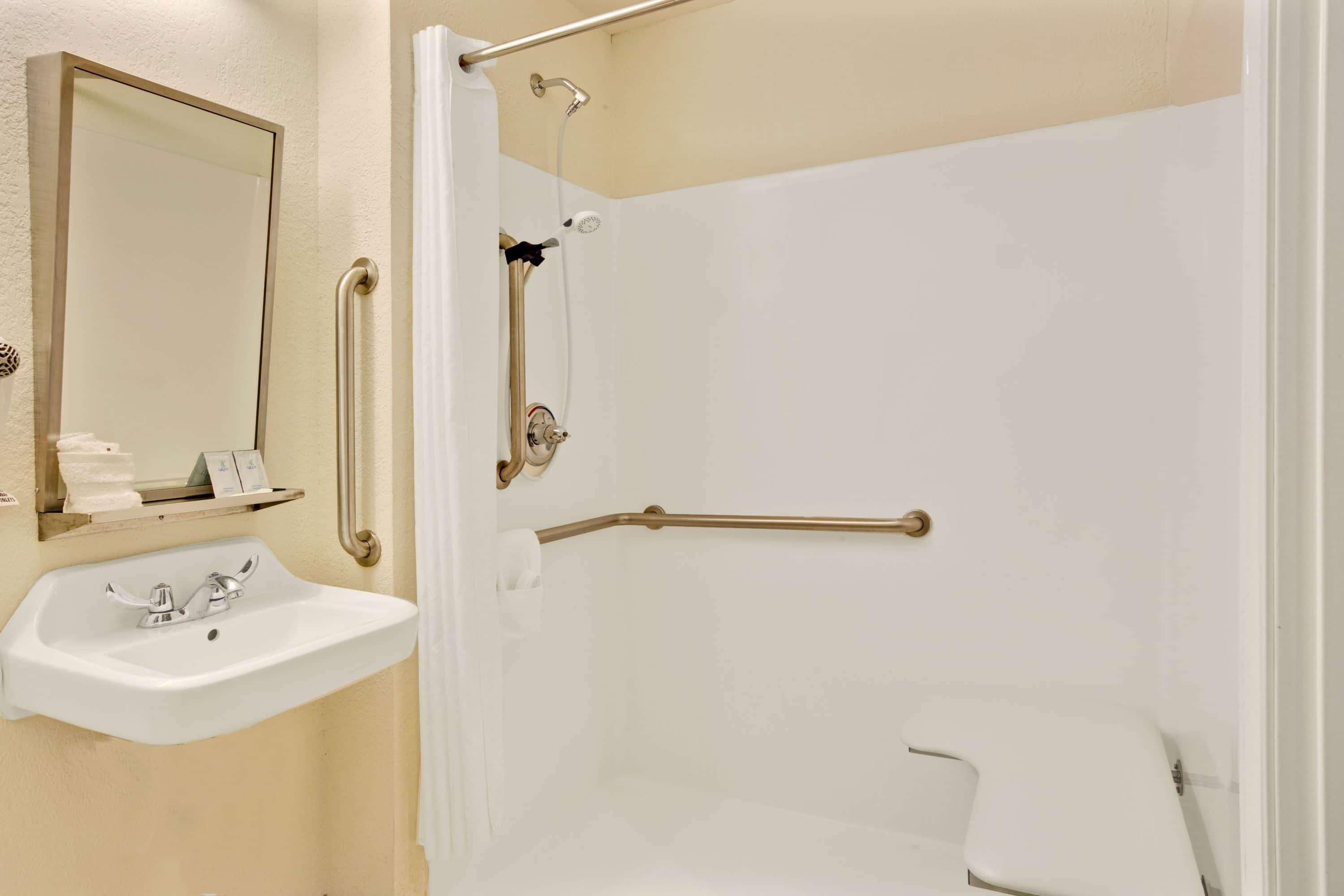 Microtel Inn & Suites By Wyndham Bryson City Bagian luar foto